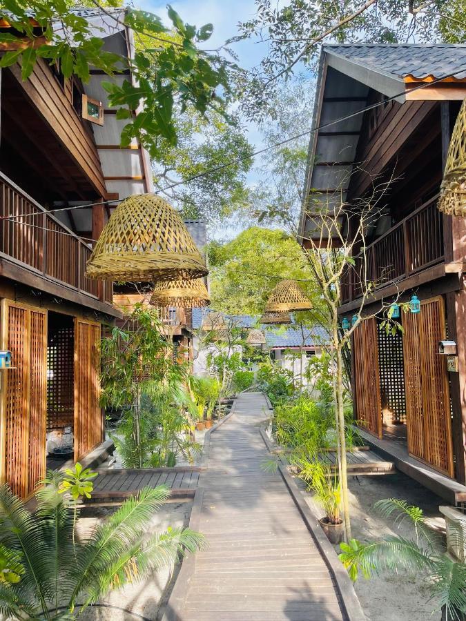 The Temak Villa Pantai Cenang  Exterior photo